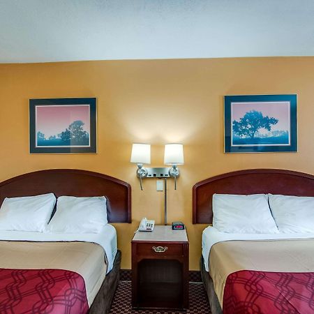 Econo Lodge Near Bluefield College Extérieur photo