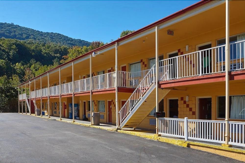 Econo Lodge Near Bluefield College Extérieur photo