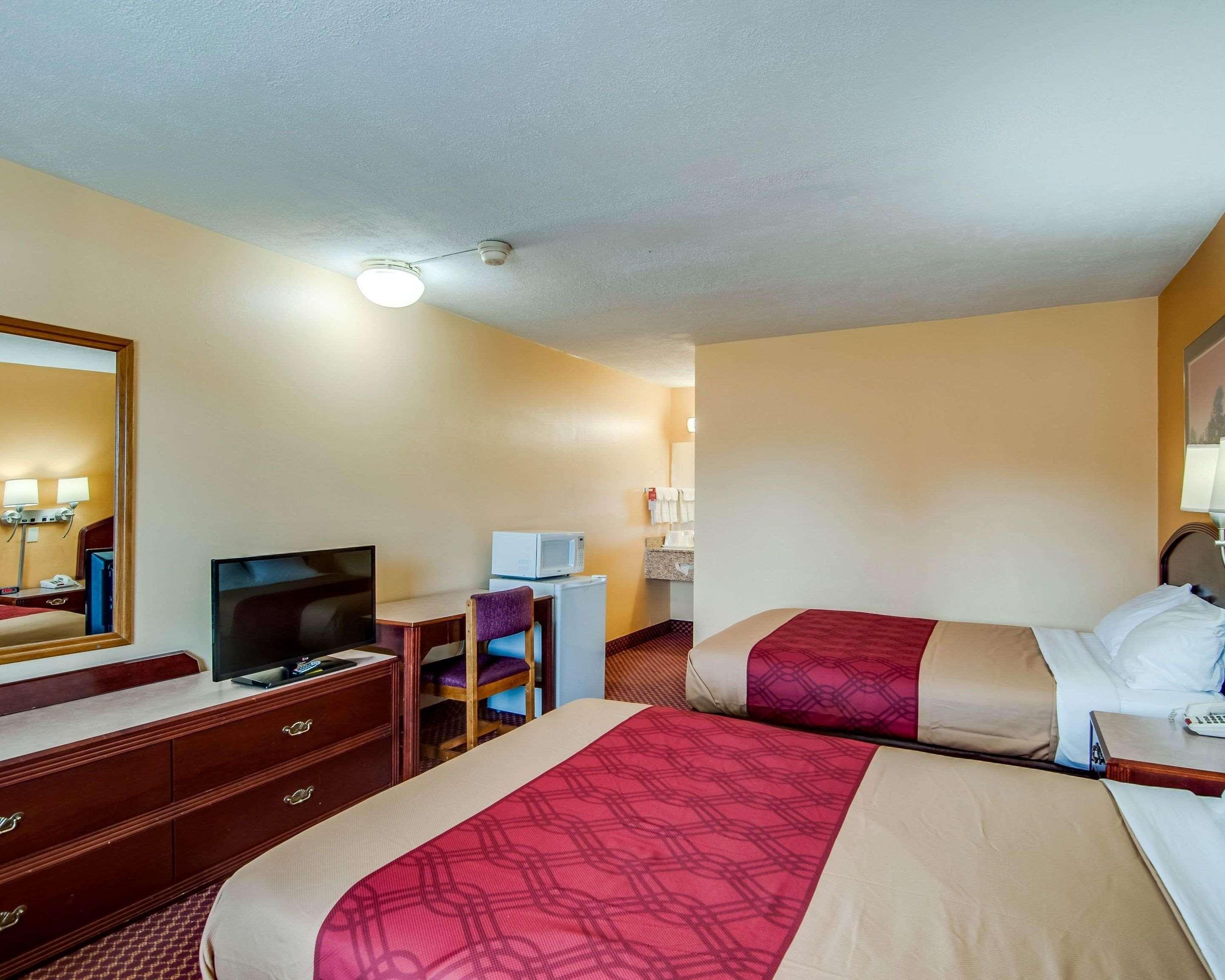 Econo Lodge Near Bluefield College Extérieur photo