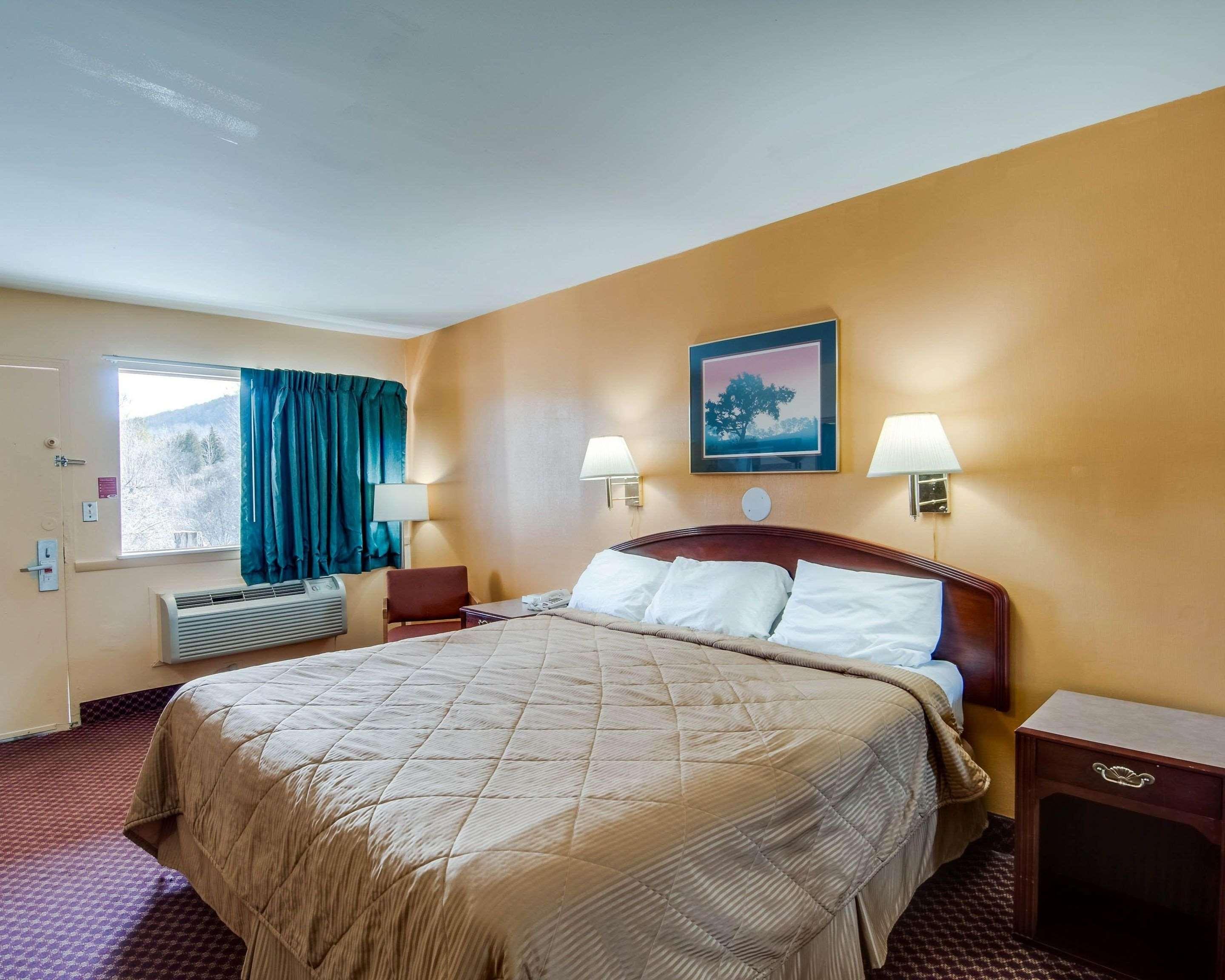 Econo Lodge Near Bluefield College Extérieur photo