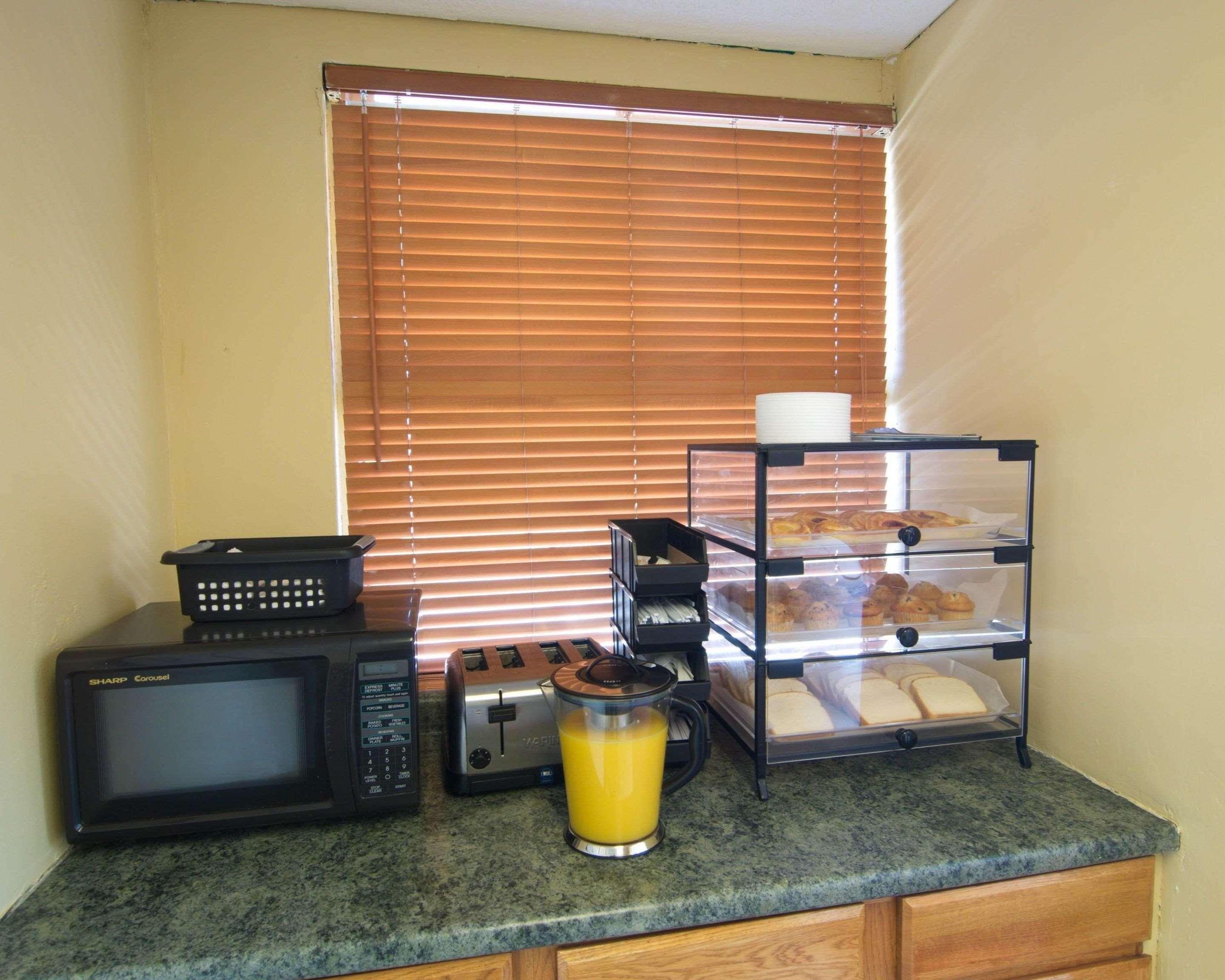 Econo Lodge Near Bluefield College Extérieur photo