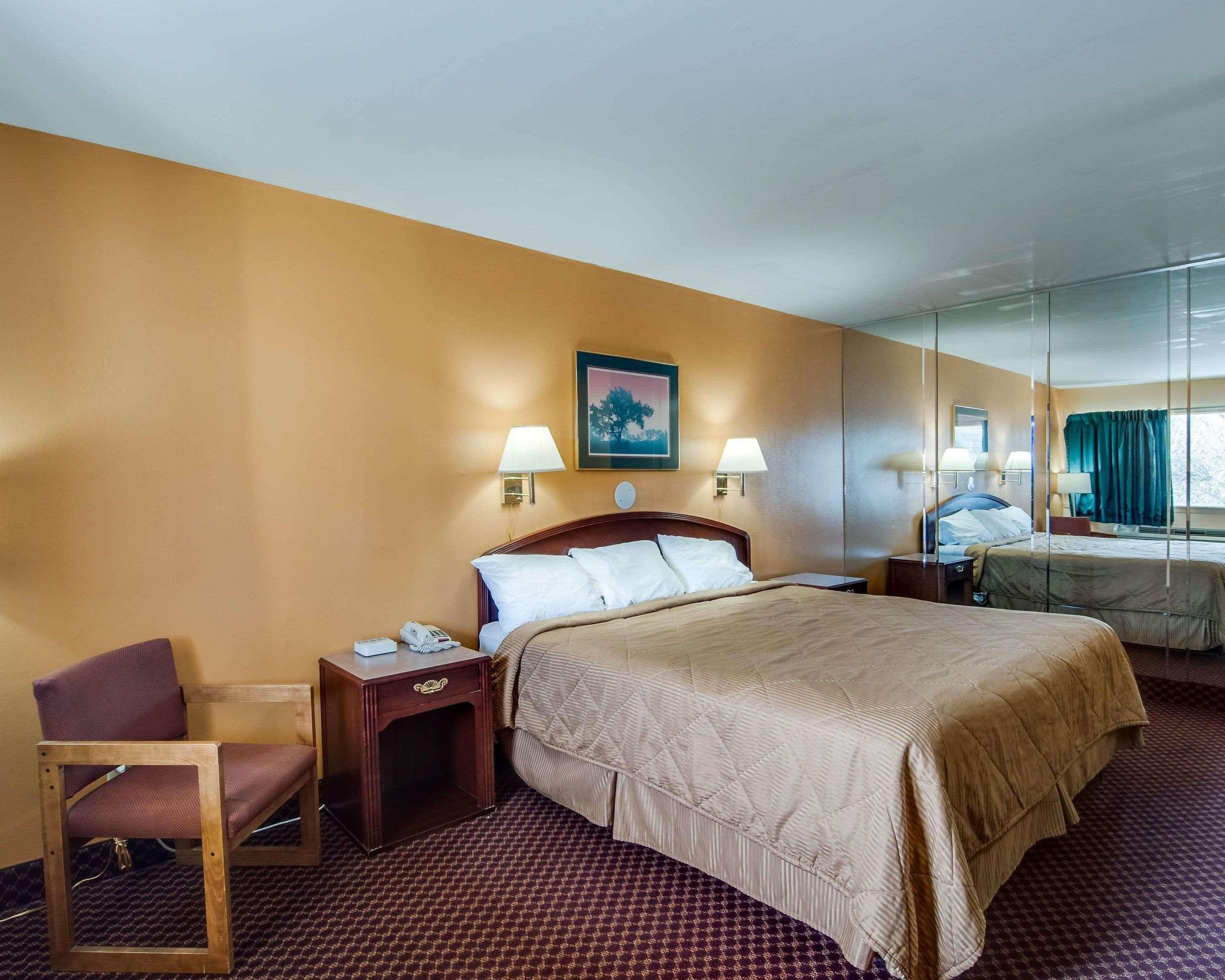 Econo Lodge Near Bluefield College Extérieur photo