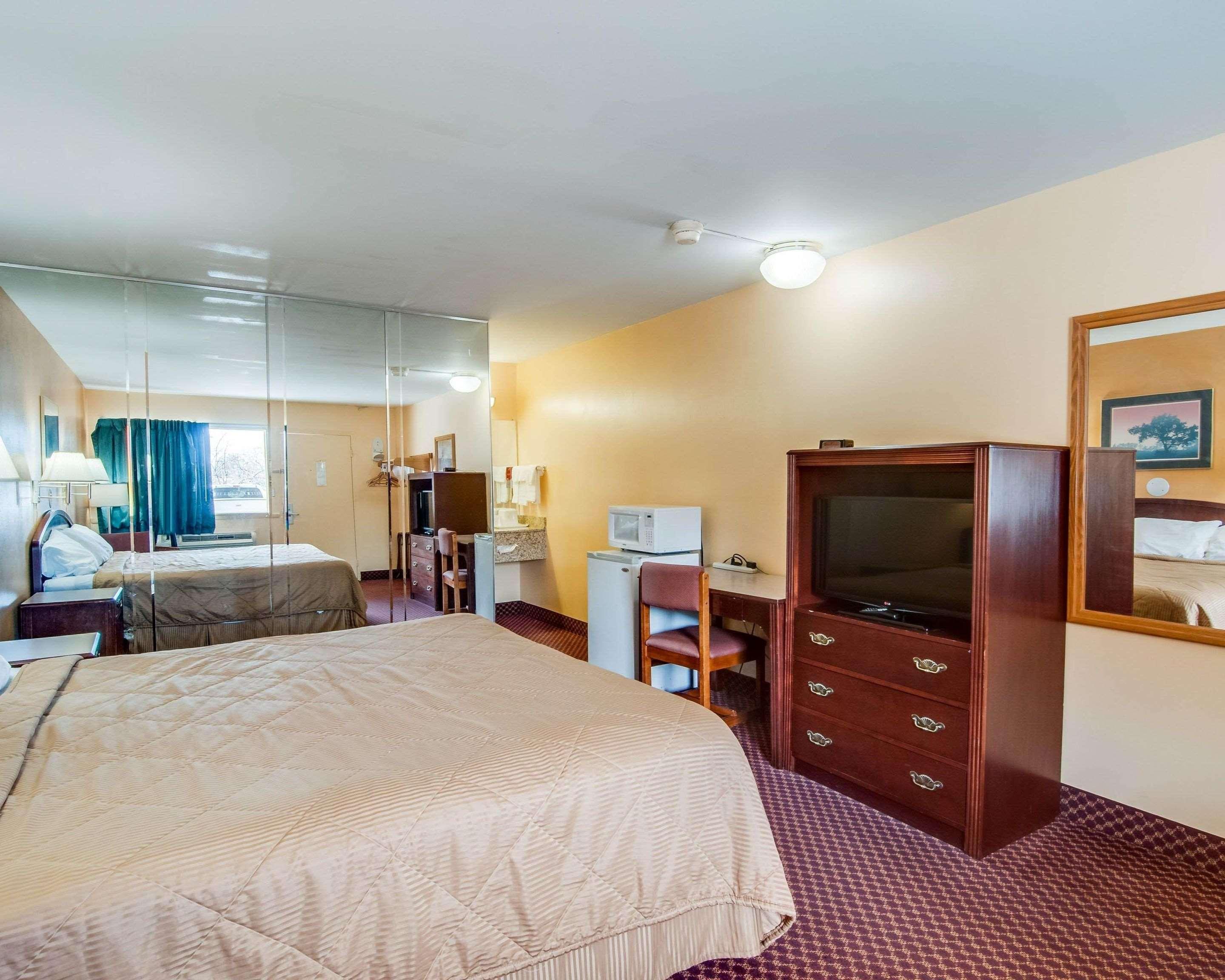 Econo Lodge Near Bluefield College Extérieur photo