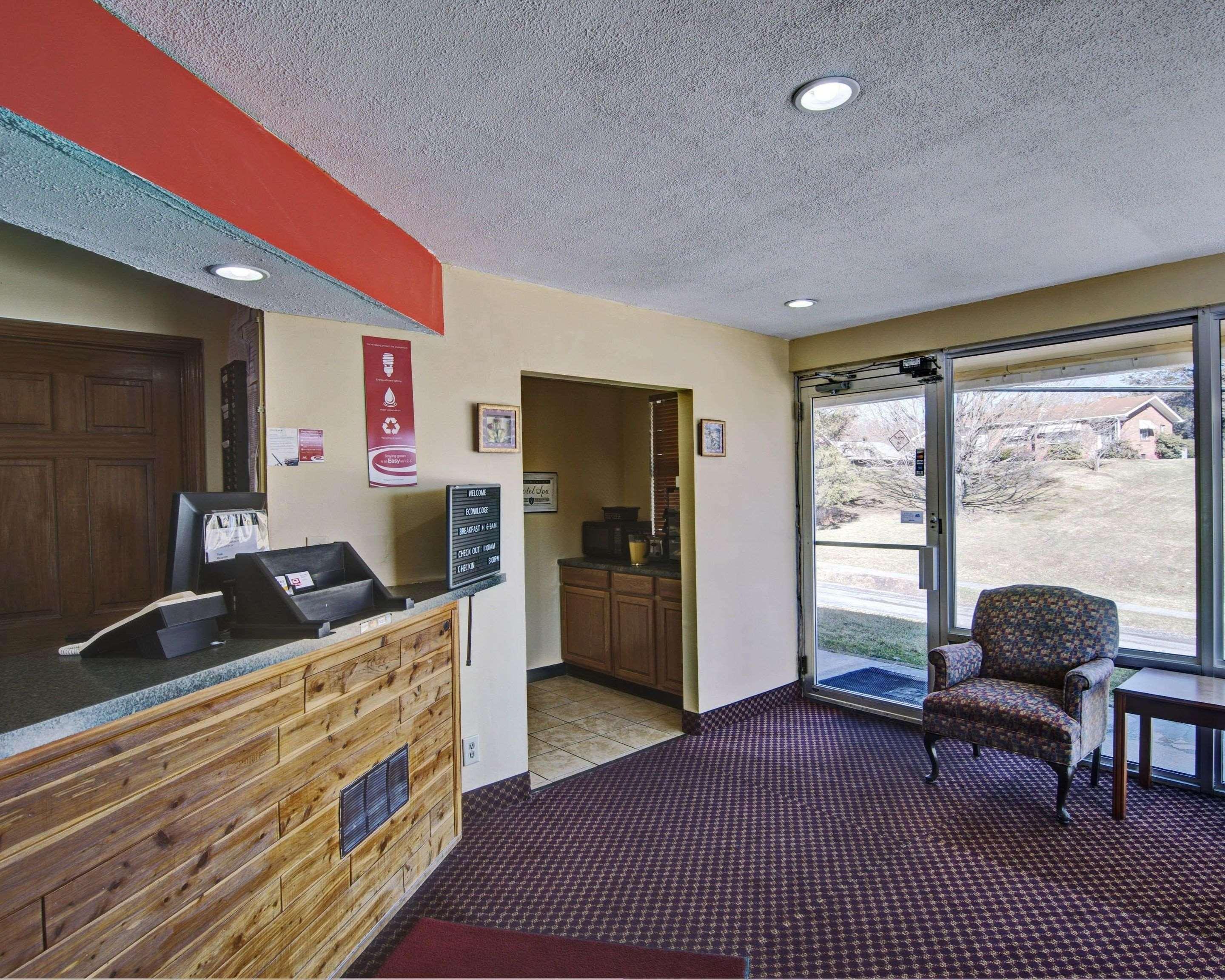 Econo Lodge Near Bluefield College Extérieur photo