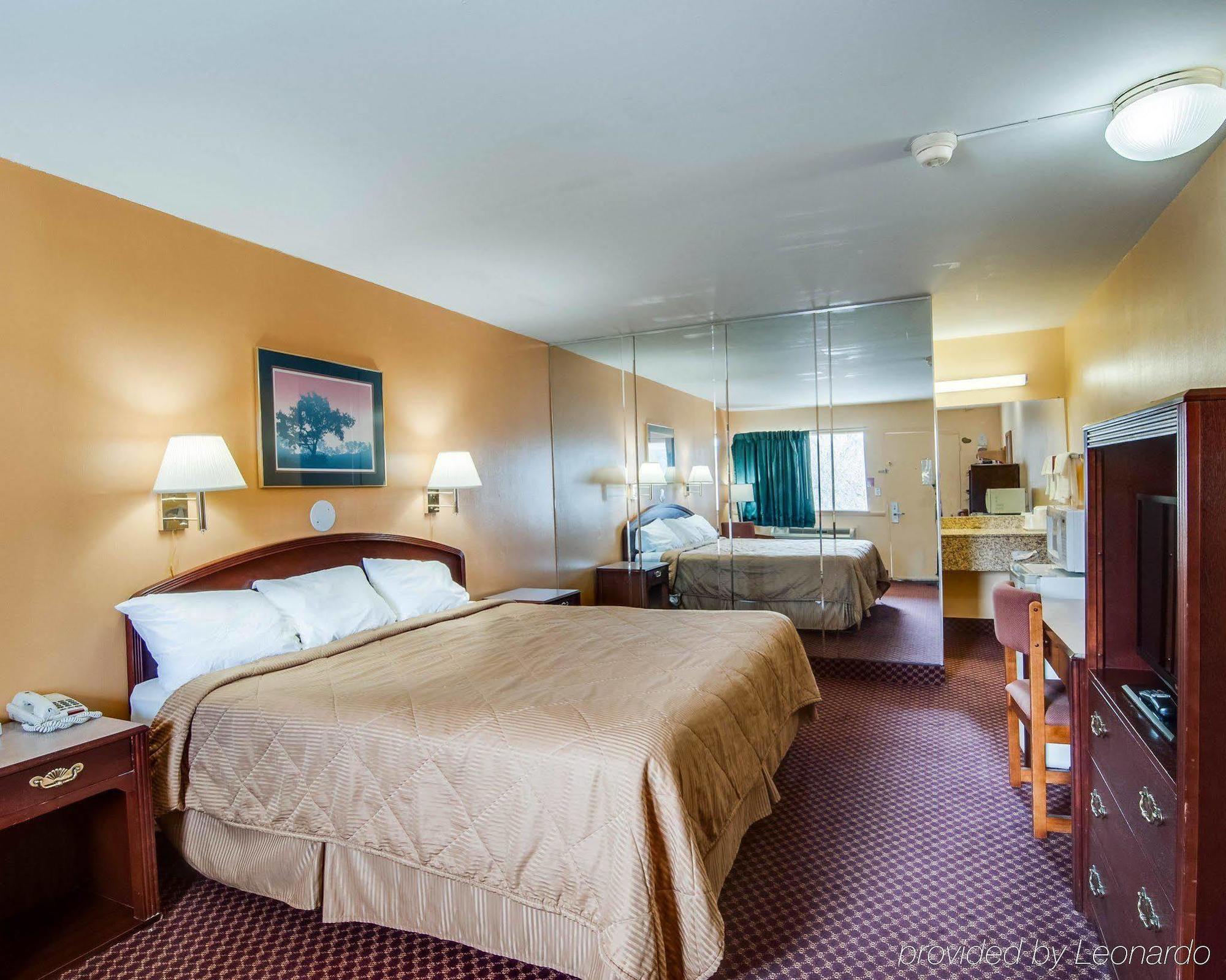 Econo Lodge Near Bluefield College Extérieur photo